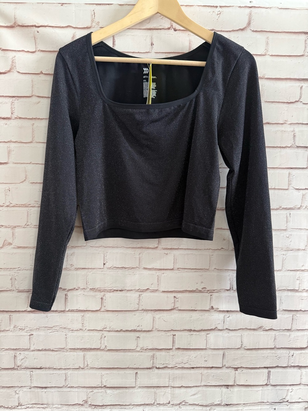 all in motion Black Sparkle Long-Sleeve Scoop Neck Crop Top